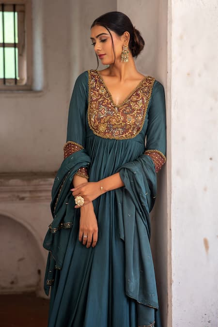 Enamour By Radha_Blue Chiffon, Muslin Beads, Embroidery V-neck Bloom Anarkali Set With Dupatta _Online_at_Aza_Fashions