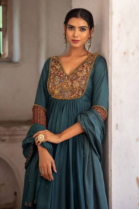 Buy_Enamour By Radha_Blue Chiffon, Muslin Beads, Embroidery V-neck Bloom Anarkali Set With Dupatta _Online_at_Aza_Fashions