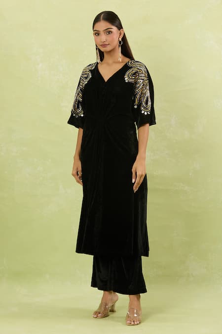 Samyukta Singhania_Black Velvet Sequins, Cut Work V-neck Embellished Kurta Set _at_Aza_Fashions