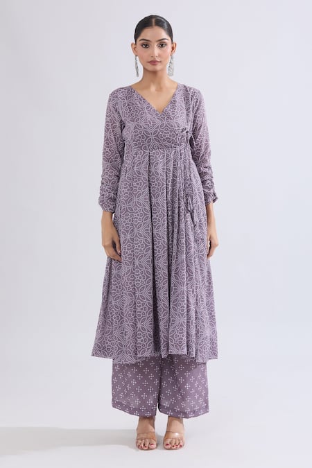 Naintara Bajaj_Purple Muslin Embroidery V-neck Floral Bandhani Angarkha Kurta Set _at_Aza_Fashions