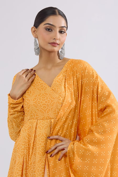 Naintara Bajaj_Yellow Muslin V-neck Floral Bandhani Angarkha Kurta Set _at_Aza_Fashions