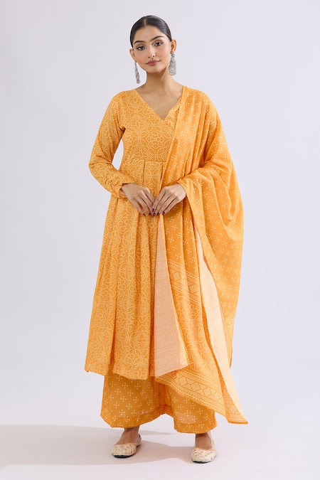 Buy_Naintara Bajaj_Yellow Muslin V-neck Floral Bandhani Angarkha Kurta Set 