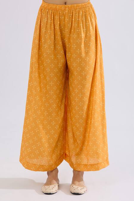 Shop_Naintara Bajaj_Yellow Muslin V-neck Floral Bandhani Angarkha Kurta Set 