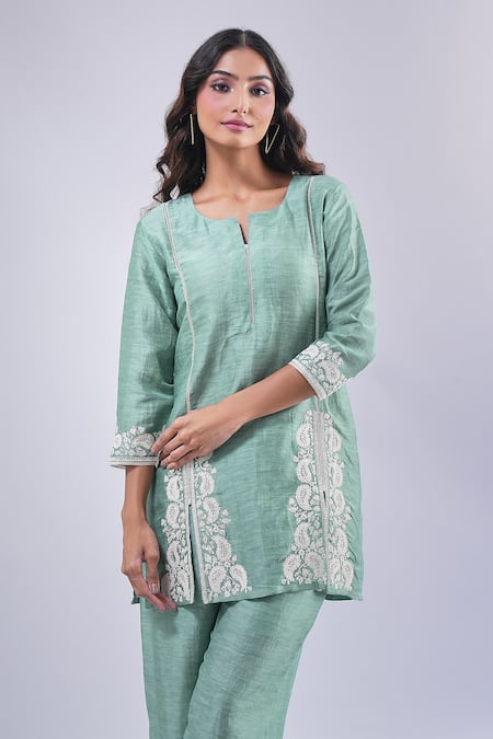 Samyukta Singhania_Green Cotton, Silk Embroidery Round Neck Floral Paisley Kurta And Pant Set_at_Aza_Fashions