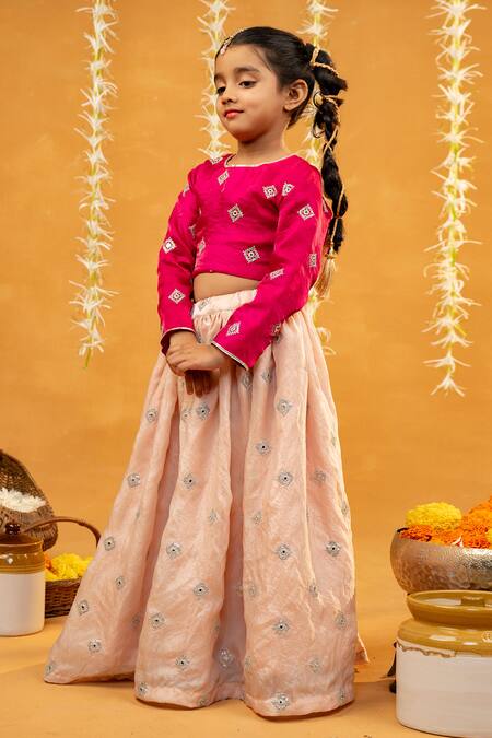 JILMIL DREAMWEAR Peach Organza, Silk Mirrors, Sequins, Geometric Embroidered Lehenga With Top Online at Aza Fashions JILMIL DREAMWEAR_Peach Organza, Silk Mirrors, Sequins, Geometric Embroidered Lehenga With Top _Online_at_Aza_Fashions