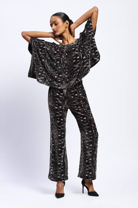 Buy_Abraham And Thakore_Black Velvet Sequins Round Neck Geometric Print Kaftan Top