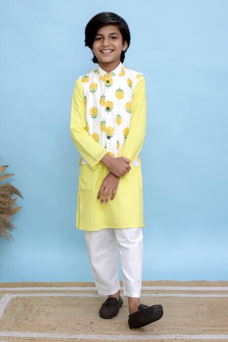 Buy_Kalp_White Cotton Embroidery Floral Print Bundi Kurta Set _Online_at_Aza_Fashions