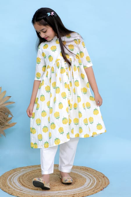 Buy_Kalp_White Cotton Floral Butta Gul Print Cape Kurta With Pant _Online_at_Aza_Fashions