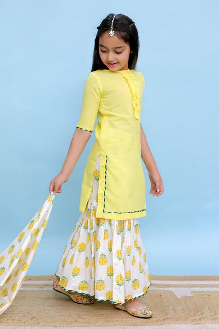 Buy_Kalp_Yellow Cotton Gota Patti Floral Embellished Kurta Set _Online_at_Aza_Fashions