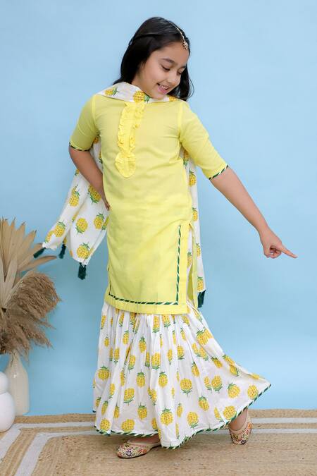 Kalp_Yellow Cotton Gota Patti Floral Embellished Kurta Set _at_Aza_Fashions