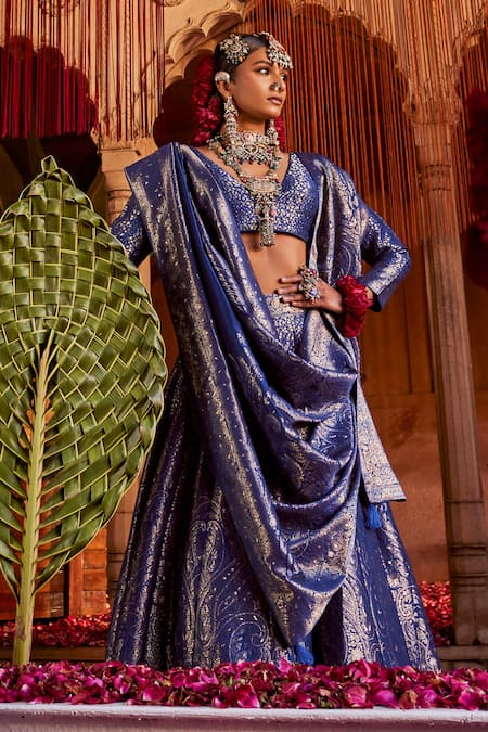 Buy Safaa Blue Vegan Silk Paisley, Bead, Zari Plunging The Nur Chashma Woven Anarkali Set Buy_Safaa_Blue Vegan Silk Paisley, Bead, Zari Plunging The Nur Chashma Woven Anarkali Set