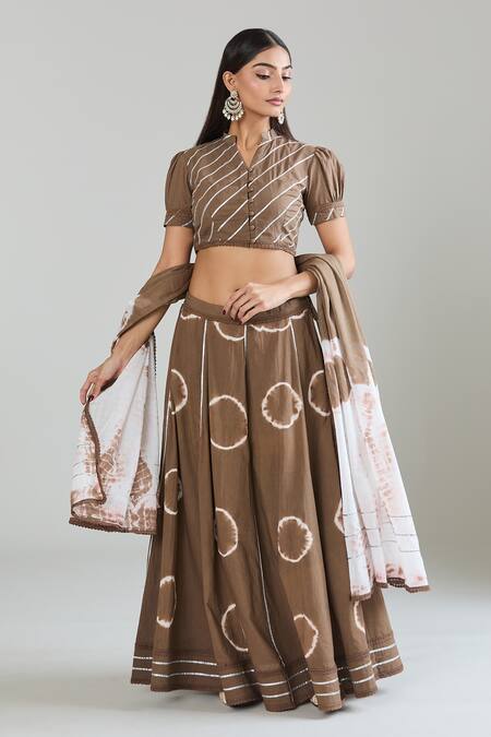 Buy_Samyukta Singhania_Brown Cotton Lace Mandarin Collar Embroidered Tie-dye Flared Lehenga Set_Online_at_Aza_Fashions