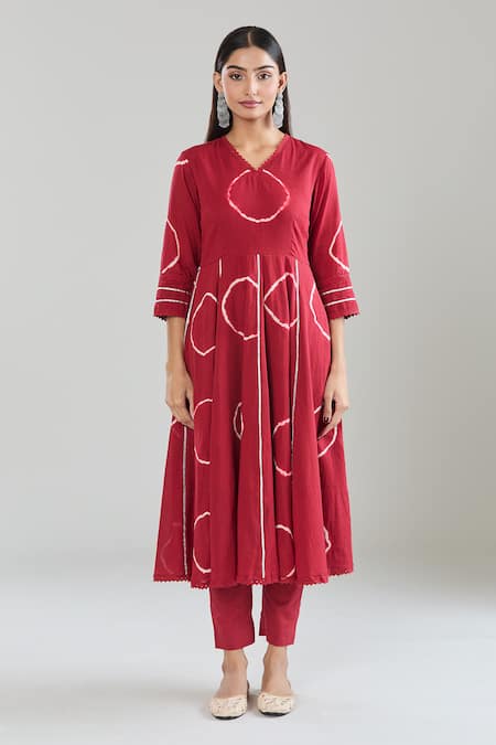 Shop Naintara Bajaj Red Cotton Lace V-neck Tie-dye Pattern Anarkali Set at Aza Fashions Shop_Naintara Bajaj_Red Cotton Lace V-neck Tie-dye Pattern Anarkali Set _at_Aza_Fashions