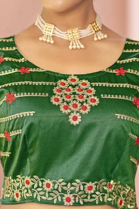 Naintara Bajaj Red Georgette, Silk Embroidery, Sequins Round Floral Woven Saree With Blouse at Aza Fashions Naintara Bajaj_Red Georgette, Silk Embroidery, Sequins Round Floral Woven Saree With Blouse _at_Aza_Fashions