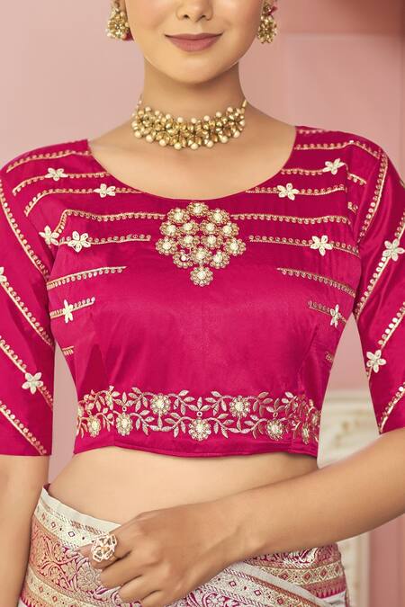 Naintara Bajaj White Georgette, Silk Embroidery, Sequins Floral Geometric Woven Saree And Blouse at Aza Fashions Naintara Bajaj_White Georgette, Silk Embroidery, Sequins Floral Geometric Woven Saree And Blouse _at_Aza_Fashions