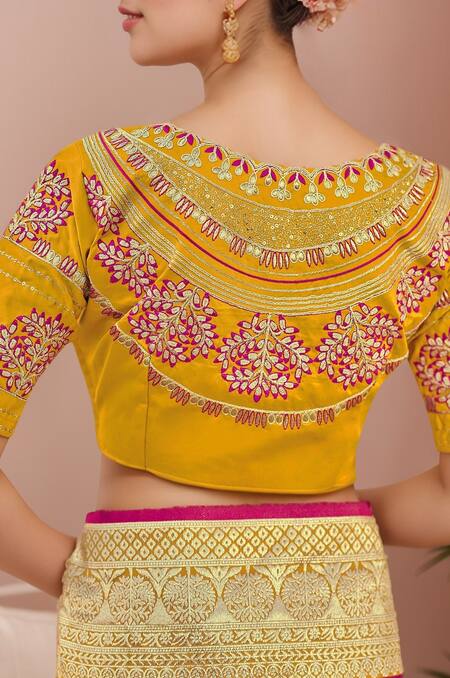 Naintara Bajaj_Pink Georgette, Silk Embroidery, Sequins Round Neck Floral Woven Saree And Blouse _at_Aza_Fashions