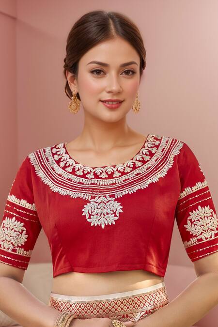 Naintara Bajaj White Georgette, Silk Embroidery, Sequins Round Floral Woven Saree With Blouse at Aza Fashions Naintara Bajaj_White Georgette, Silk Embroidery, Sequins Round Floral Woven Saree With Blouse _at_Aza_Fashions