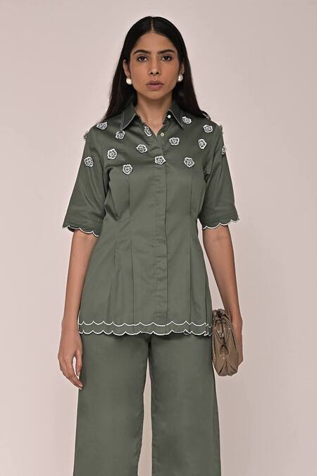 Buy_Escape By Aishwarya_Green Cotton Satin Floral Collared Scalloped Hem Embroidered Top And Pant Set _Online_at_Aza_Fashions