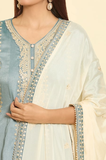Samyukta Singhania_Gray Organza, Silk, Chiffon Sequins, Embroidery V-neck Mirror Grey Kurta Set _Online_at_Aza_Fashions