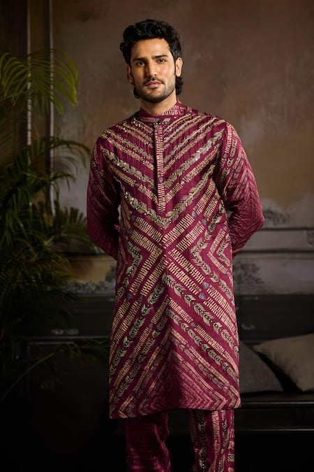 Shop Diyarajvvir Maroon Dola Silk, Lining Mul Mirror, Zari Thread, Zig Zag Print Kurta Set at Aza Fashions Shop_Diyarajvvir_Maroon Dola Silk, Lining Mul Mirror, Zari Thread, Zig Zag Print Kurta Set _at_Aza_Fashions