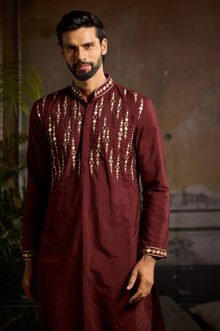 Buy Diyarajvvir Maroon Cotton, Silk Mirrors, Zari Embroidered Kurta Set Online at Aza Fashions Buy_Diyarajvvir_Maroon Cotton, Silk Mirrors, Zari Embroidered Kurta Set _Online_at_Aza_Fashions