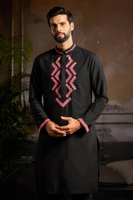 Diyarajvvir Black Cotton Silk Thread, Zig-zag Embroidered Kurta With Pant Online at Aza Fashions Diyarajvvir_Black Cotton Silk Thread, Zig-zag Embroidered Kurta With Pant _Online_at_Aza_Fashions