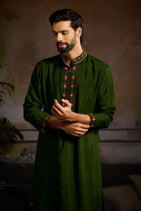 Buy Diyarajvvir Green Cotton, Silk Embroidery, Sequins, Cut Work Butti Placement Kurta Set Online at Aza Fashions Buy_Diyarajvvir_Green Cotton, Silk Embroidery, Sequins, Cut Work Butti Placement Kurta Set _Online_at_Aza_Fashions