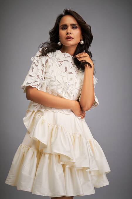 Deepika Arora White Taffeta Floral Closed Applique Top With Tiered Skirt Online at Aza Fashions Deepika Arora_White Taffeta Floral Closed Applique Top With Tiered Skirt _Online_at_Aza_Fashions