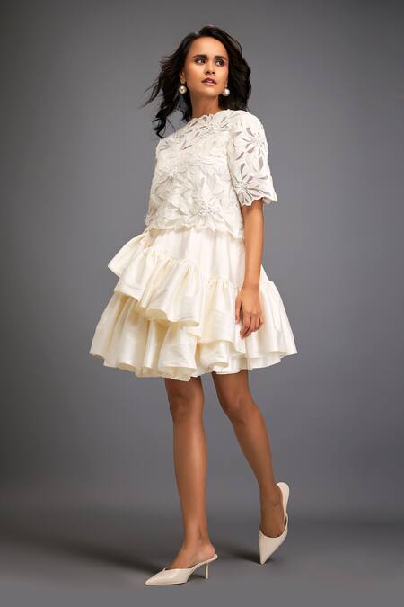Deepika Arora White Taffeta Floral Closed Applique Top With Tiered Skirt at Aza Fashions Deepika Arora_White Taffeta Floral Closed Applique Top With Tiered Skirt _at_Aza_Fashions