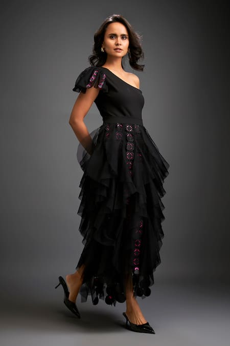 Buy Deepika Arora Black Net Applique Tiered Tulle Skirt With Online at Aza Fashions Buy_Deepika Arora_Black Net Applique Tiered Tulle Skirt With _Online_at_Aza_Fashions