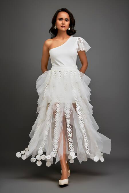 Shop Deepika Arora White Net Tiered Tulle Skirt With 3d Applique Online at Aza Fashions Shop_Deepika Arora_White Net Tiered Tulle Skirt With 3d Applique _Online_at_Aza_Fashions