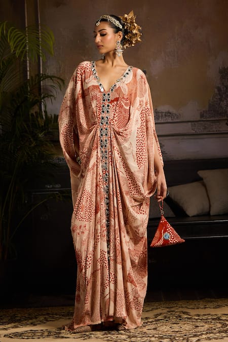 Shop Diyarajvvir Beige Crepe Gulbahar V Neck Print Kaftan With Potli Bag at Aza Fashions Shop_Diyarajvvir_Beige Crepe Gulbahar V Neck Print Kaftan With Potli Bag _at_Aza_Fashions