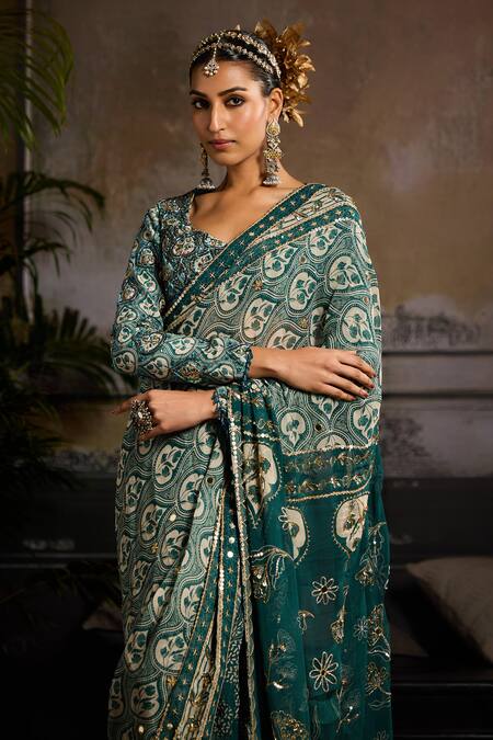 Diyarajvvir Green Georgette, Tulle, Satin, Lycra, Crepe Gulbahar Print Pre-draped Saree Set Online at Aza Fashions Diyarajvvir_Green Georgette, Tulle, Satin, Lycra, Crepe Gulbahar Print Pre-draped Saree Set _Online_at_Aza_Fashions