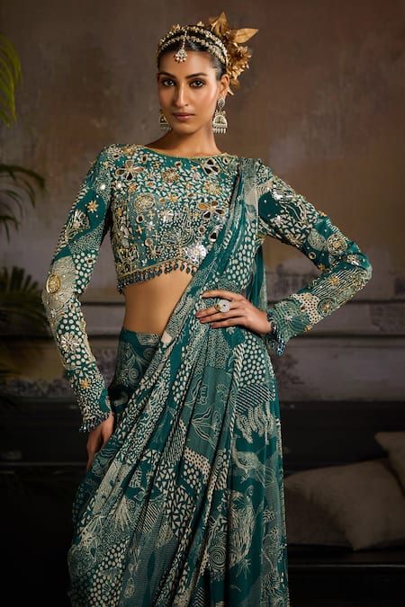 Buy Diyarajvvir Green Crepe, Georgette, Lining Shantoon Abstract Print Pre-draped Saree Set Online at Aza Fashions Buy_Diyarajvvir_Green Crepe, Georgette, Lining Shantoon Abstract Print Pre-draped Saree Set _Online_at_Aza_Fashions