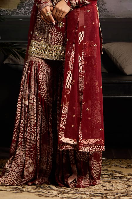 Diyarajvvir Maroon Georgette, Lining Shantoon Mirror, Sequin, Print Kurta Gharara Set Online at Aza Fashions Diyarajvvir_Maroon Georgette, Lining Shantoon Mirror, Sequin, Print Kurta Gharara Set _Online_at_Aza_Fashions