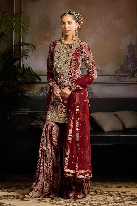 Buy Diyarajvvir Maroon Georgette, Lining Shantoon Mirror, Sequin, Print Kurta Gharara Set Online at Aza Fashions Buy_Diyarajvvir_Maroon Georgette, Lining Shantoon Mirror, Sequin, Print Kurta Gharara Set _Online_at_Aza_Fashions