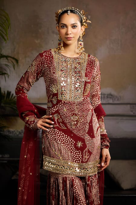 Shop Diyarajvvir Maroon Georgette, Lining Shantoon Mirror, Sequin, Print Kurta Gharara Set Online at Aza Fashions Shop_Diyarajvvir_Maroon Georgette, Lining Shantoon Mirror, Sequin, Print Kurta Gharara Set _Online_at_Aza_Fashions