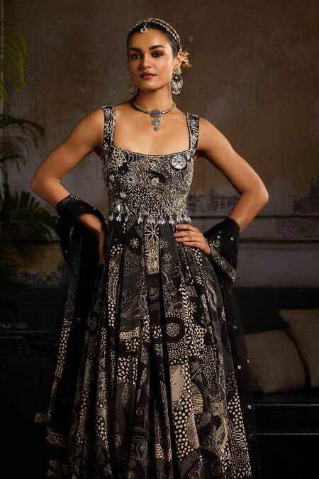 Diyarajvvir Black Crepe, Linen Beads, Sequins, Chains Abstract Jaal Print Anarkali And Dupatta Online at Aza Fashions Diyarajvvir_Black Crepe, Linen Beads, Sequins, Chains Abstract Jaal Print Anarkali And Dupatta _Online_at_Aza_Fashions