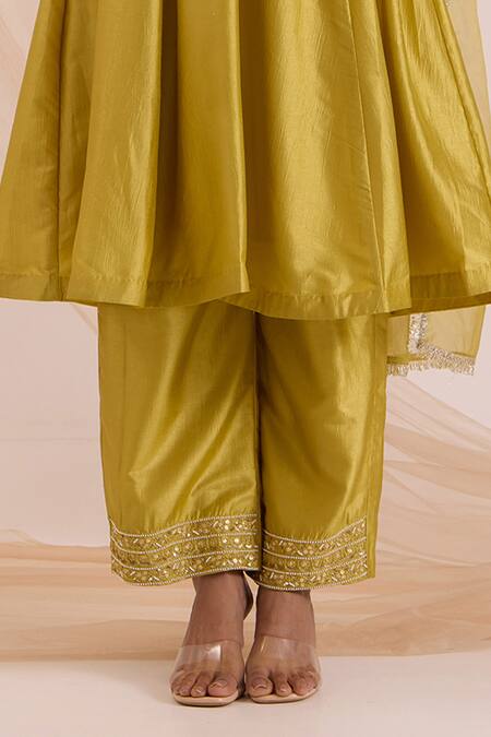 Nitisha Kashyap Official_Green Silk, Organza Sequins, Beads V-neck Embroidered A-line Kurta Set _Online_at_Aza_Fashions