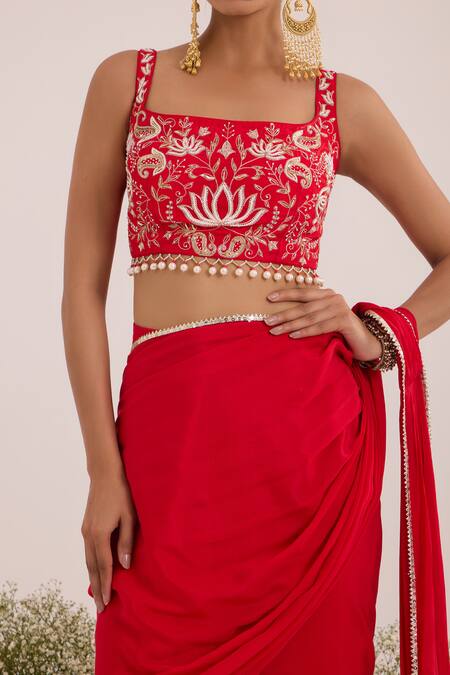 Buy_Nitisha Kashyap Official_Red Silk, Crepe Sequins, Embroidery, Beads Square Neck Pre-draped Saree Set 