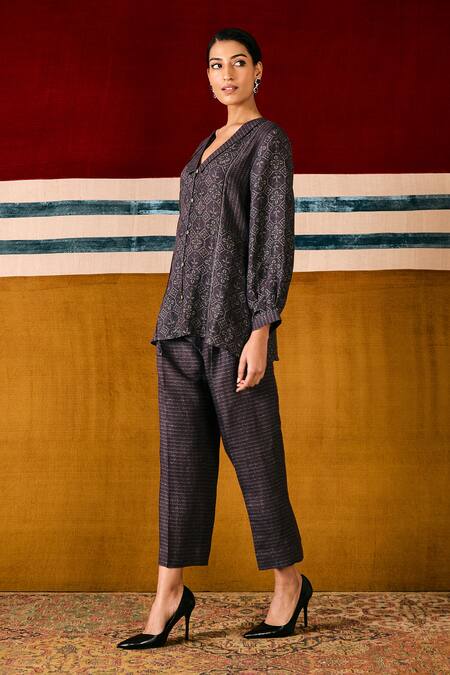 Buy_Sue Mue_Black Pure Linen Geometric, Thread Chelsea Mulberry Print Shirt With Pant 