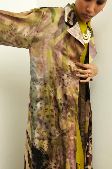 Buy_OFRIDA_Multi Color Silk Embroidery Collared Floral Print Gajji Trench Jacket 