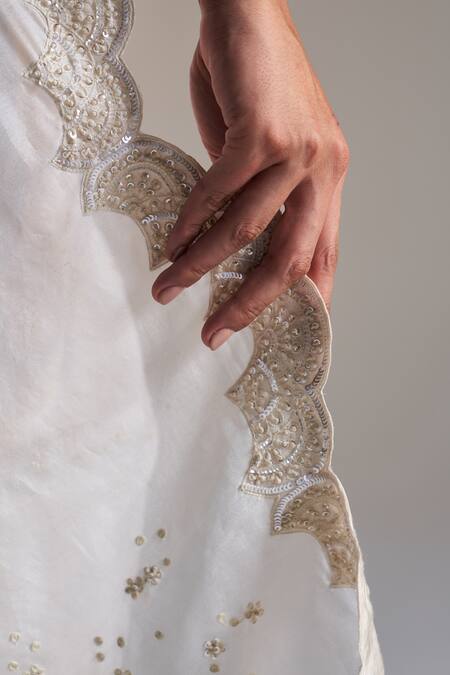 Osaa By Adarsh White Organza Zari, Embroidery Sweetheart Neck Saree With Blouse at Aza Fashions Osaa By Adarsh_White Organza Zari, Embroidery Sweetheart Neck Saree With Blouse_at_Aza_Fashions