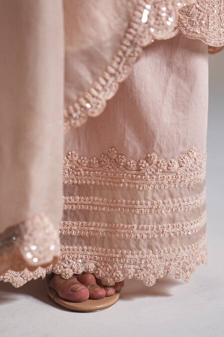 Buy_Osaa By Adarsh_Peach Organza Applique, Aari, French Knot, Zardozi Embroidered Kurta Pant Set 