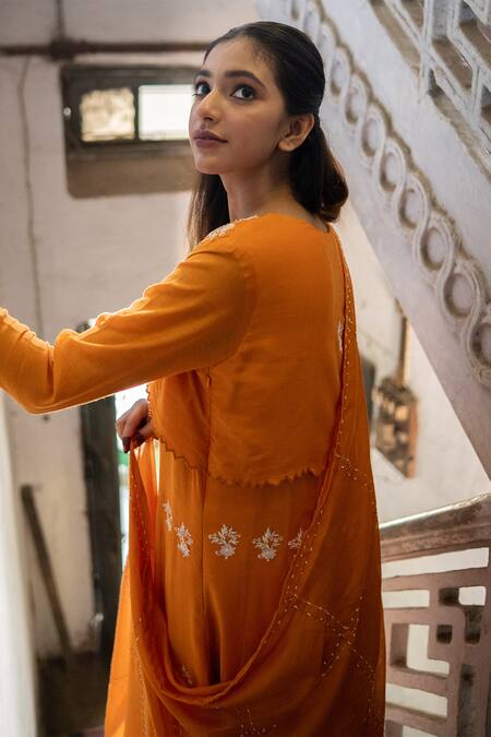 Tilsim By Sagarika Mehrotra_Yellow Chanderi, Cotton Embroidery V-neck Floral Anarkali Set _Online_at_Aza_Fashions