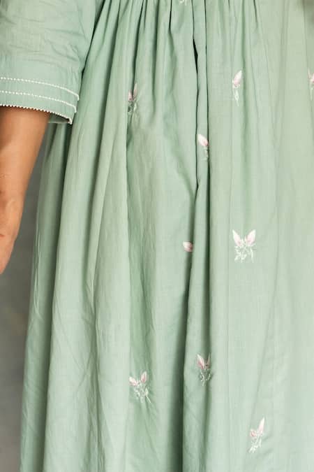 Tilsim By Sagarika Mehrotra_Green Mul Cotton Motif V Neck Avni Embroidered Side Gathered Kurta Set _Online_at_Aza_Fashions