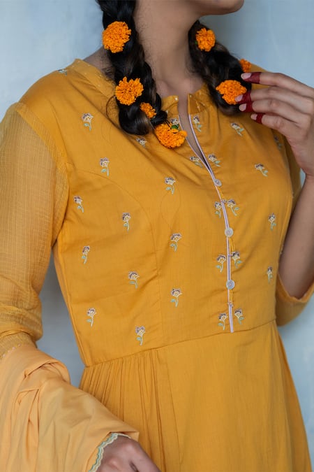 Tilsim By Sagarika Mehrotra_Yellow Satin, Kota Doria, Chanderi Embroidery Round Neck Bloom Motif Kurta Set _Online_at_Aza_Fashions