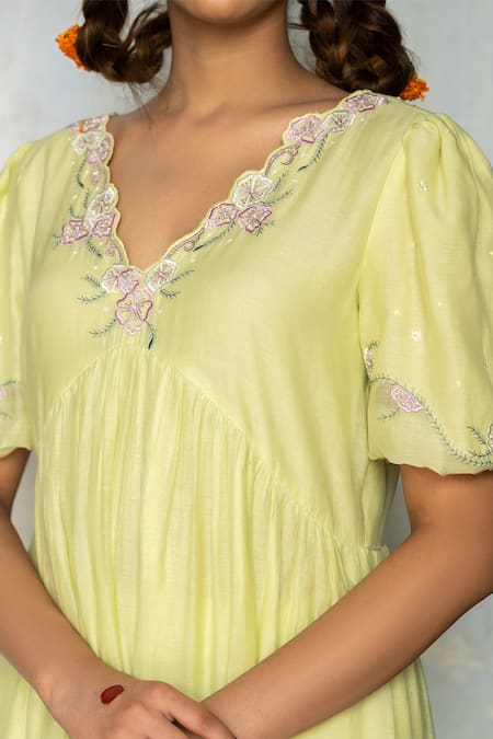 Buy_Tilsim By Sagarika Mehrotra_Green Chanderi Embroidery V-neck Floral Vine Anarkali Set _Online_at_Aza_Fashions