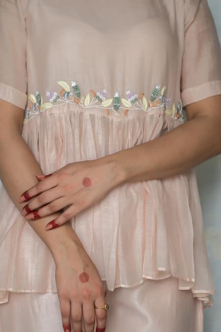 Tilsim By Sagarika Mehrotra_Pink Mal Chanderi Vine Boat Neck Meher Embroidered Peplum Top Pant Set _Online_at_Aza_Fashions