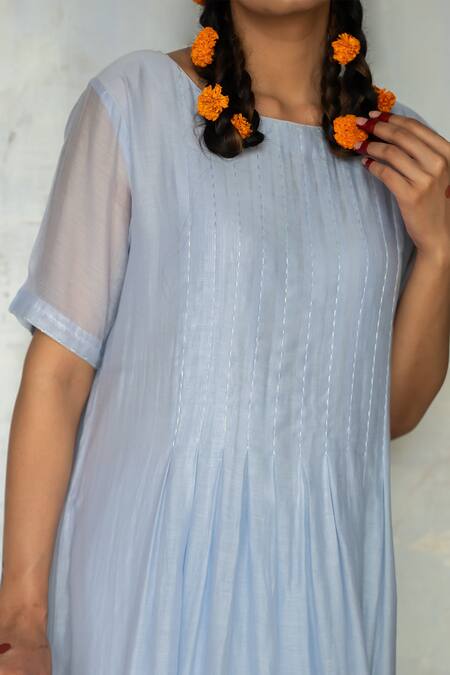 Tilsim By Sagarika Mehrotra_Blue Chanderi Embroidery Round Neck Stitchline Kurta Pant Set _Online_at_Aza_Fashions